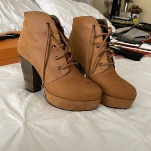 STEVE MADDEN Raspy Leather Lace Up Platform booties